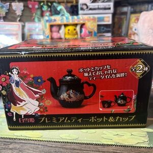 Disney Snow White Black Teapot and Cup Set